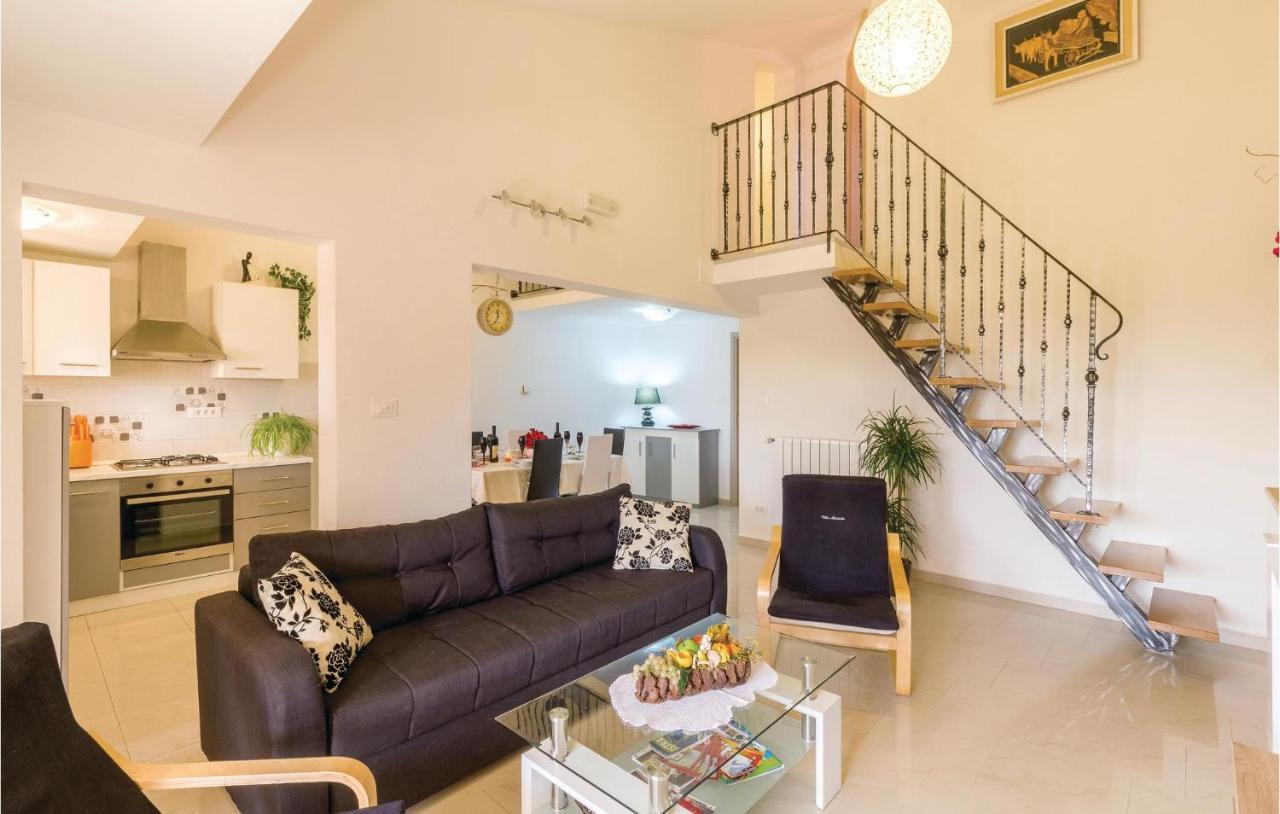 Cozy Home In Frkeci With Outdoor Swimming Pool Barban Esterno foto