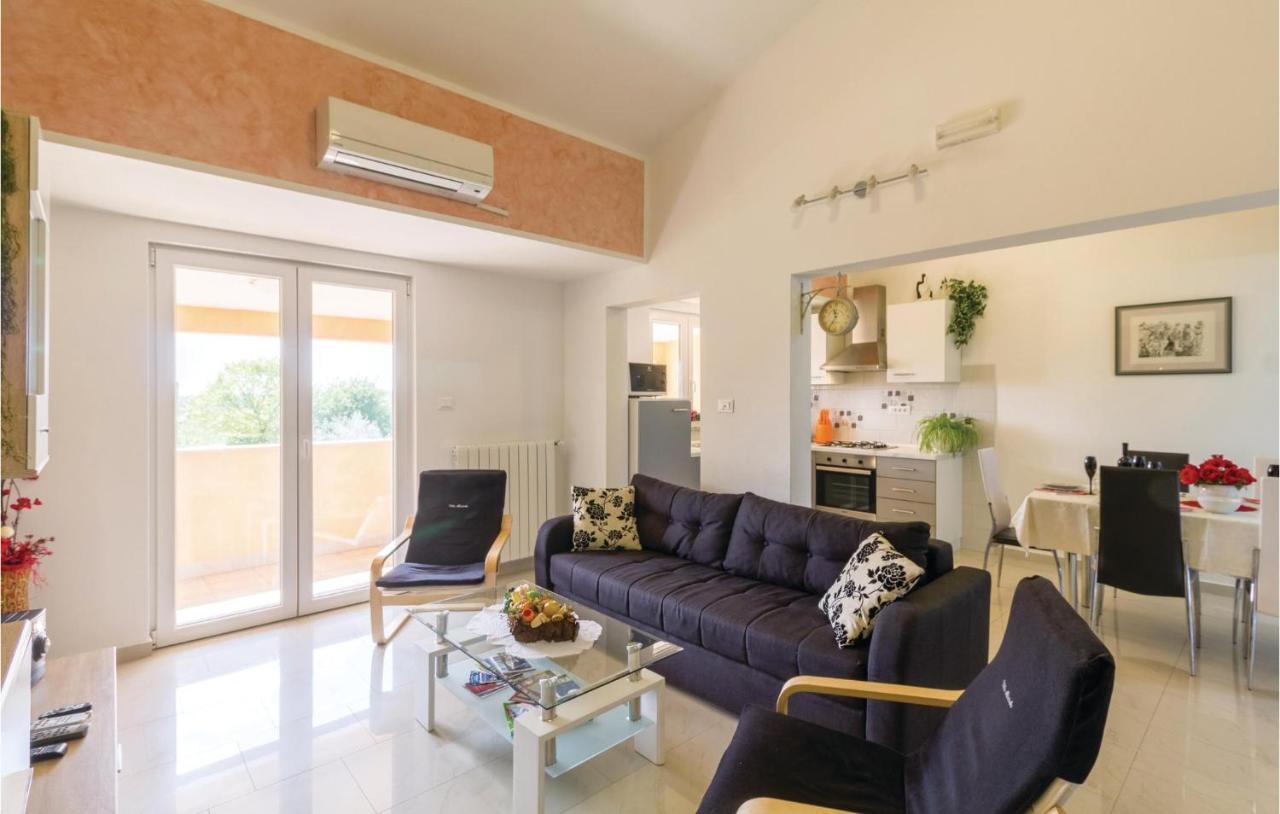Cozy Home In Frkeci With Outdoor Swimming Pool Barban Esterno foto