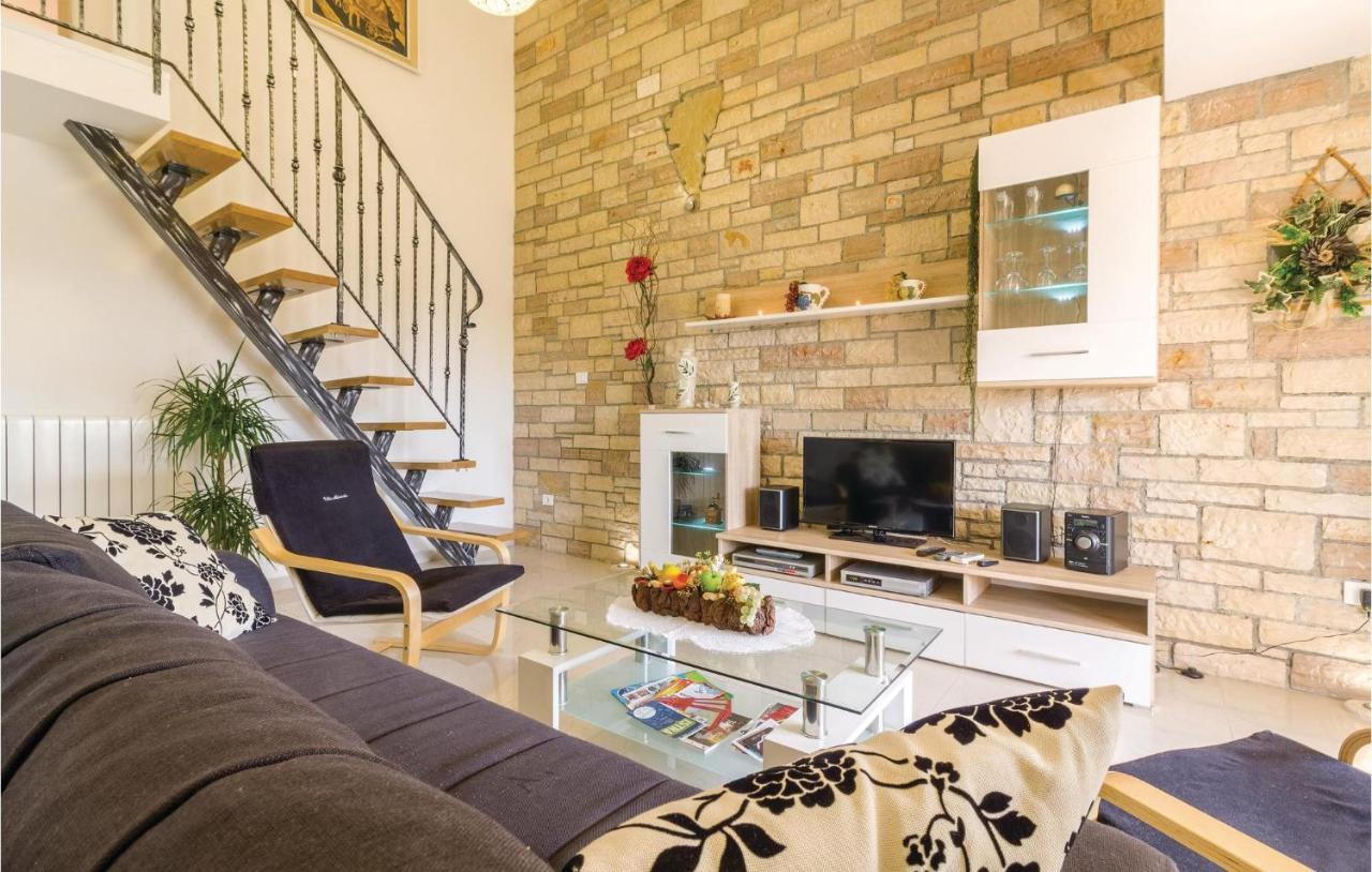 Cozy Home In Frkeci With Outdoor Swimming Pool Barban Esterno foto